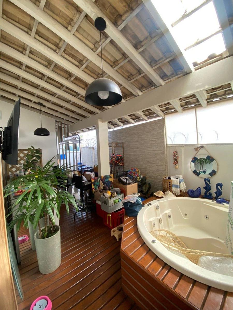 Casa, Castelo, 0 Quarto, 0 Vaga