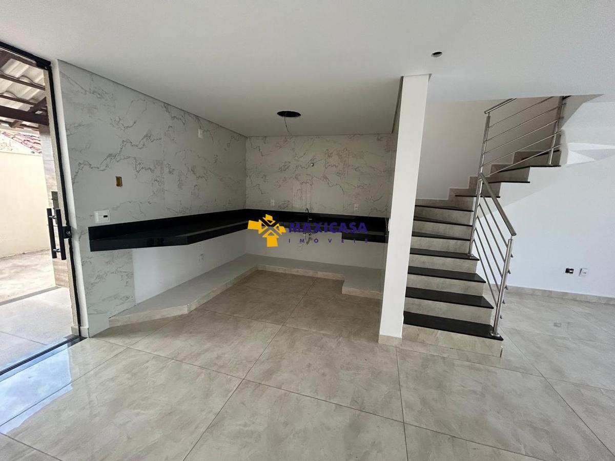 Casa, Santa Branca, 3 Quartos, 2 Vagas, 1 Suíte