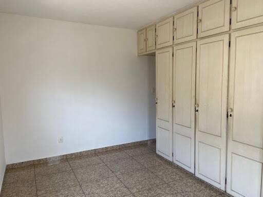 Casa, Funcionários, 4 Quartos, 5 Vagas, 2 Suítes