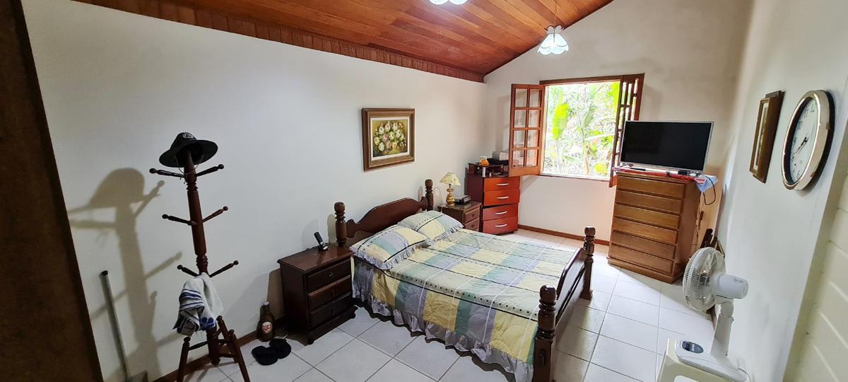 Fazenda, Quarenta e Dois, 4 Quartos, 12 Vagas, 1 Suíte