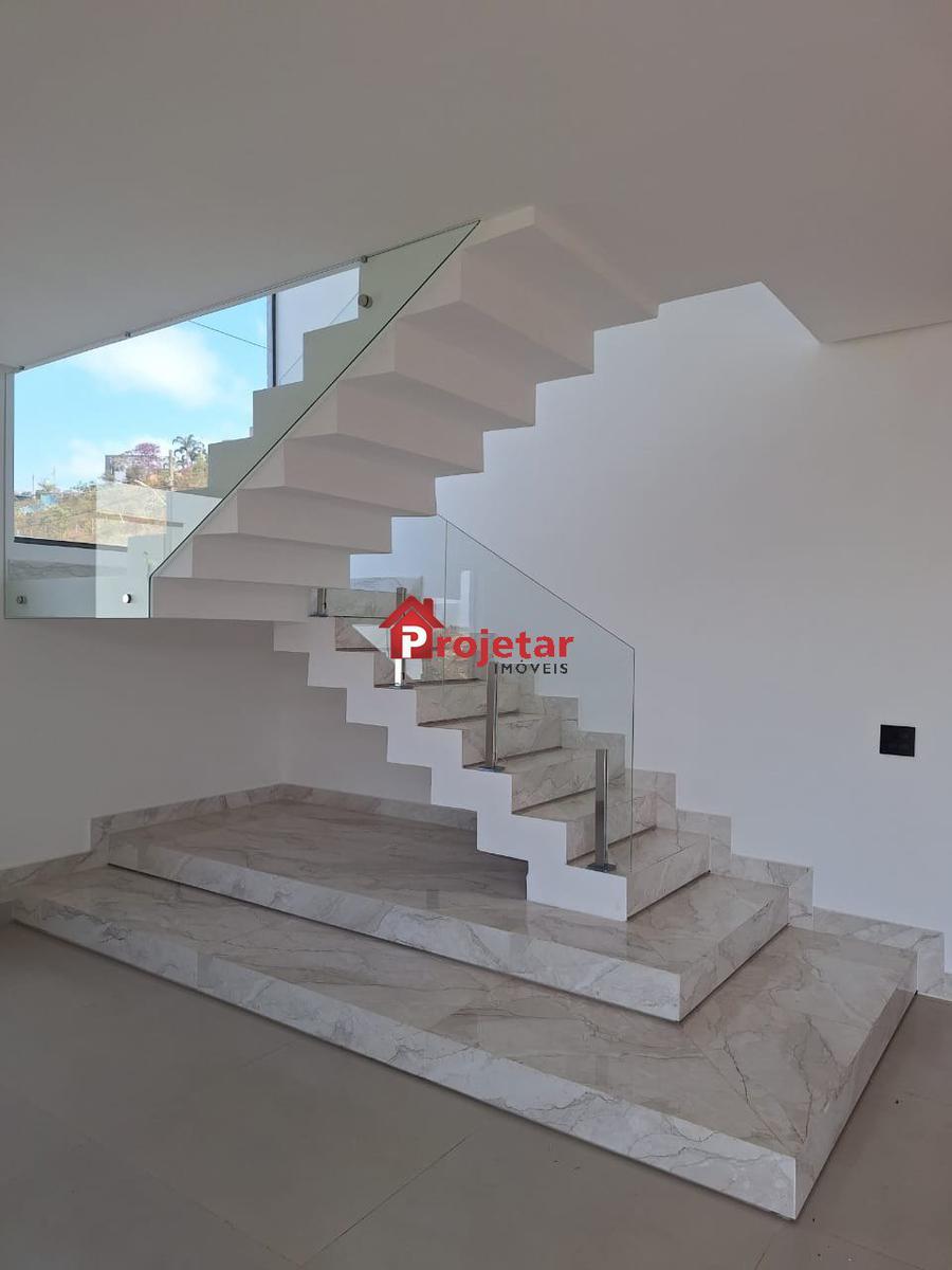 Casa, Água Limpa, 4 Quartos, 6 Vagas, 3 Suítes