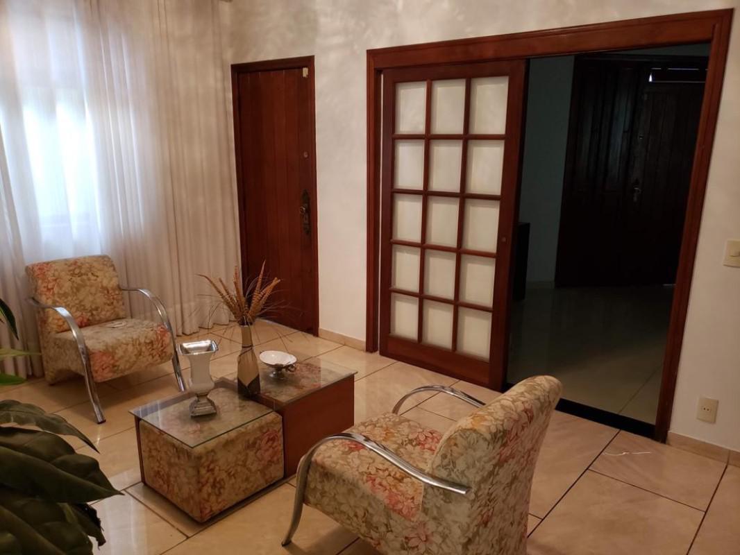 Casa, Fernão Dias, 4 Quartos, 5 Vagas, 2 Suítes