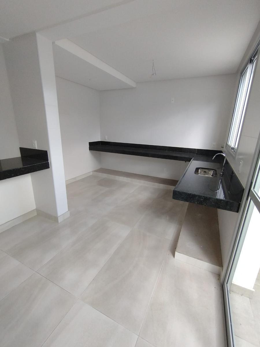 Casa, Centro, 3 Quartos, 2 Vagas, 1 Suíte