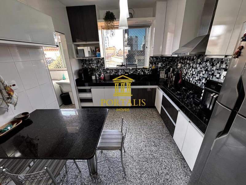 Apartamento, Sagrada Família, 3 Quartos, 2 Vagas, 1 Suíte