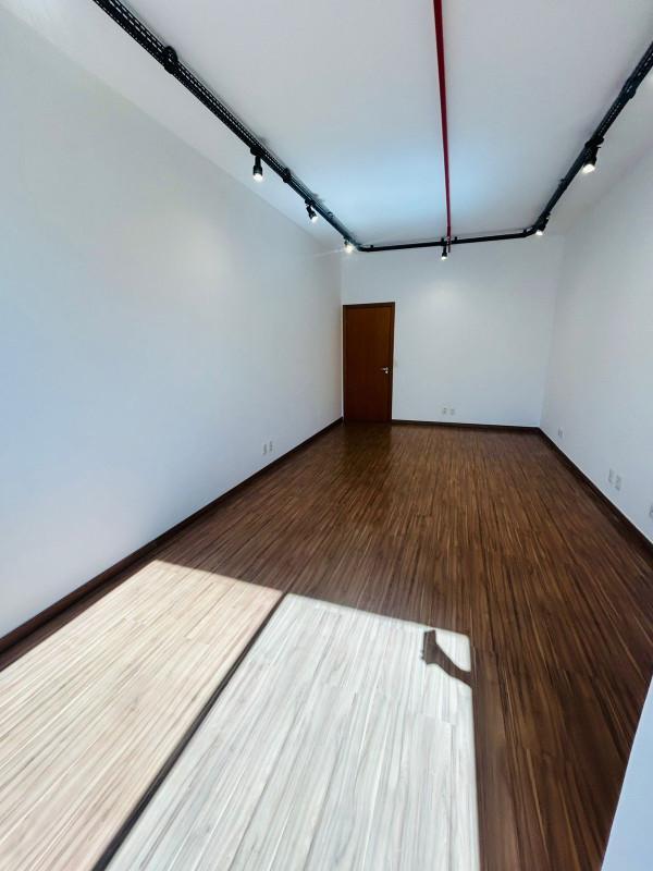 Sala, Estoril, 0 Quarto, 2 Vagas