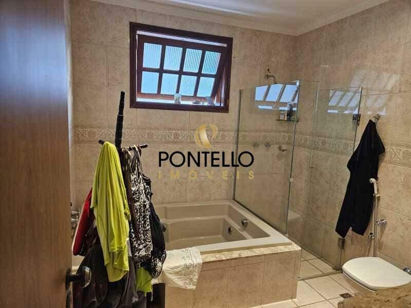 Casa, Castelo, 5 Quartos, 4 Vagas, 1 Suíte