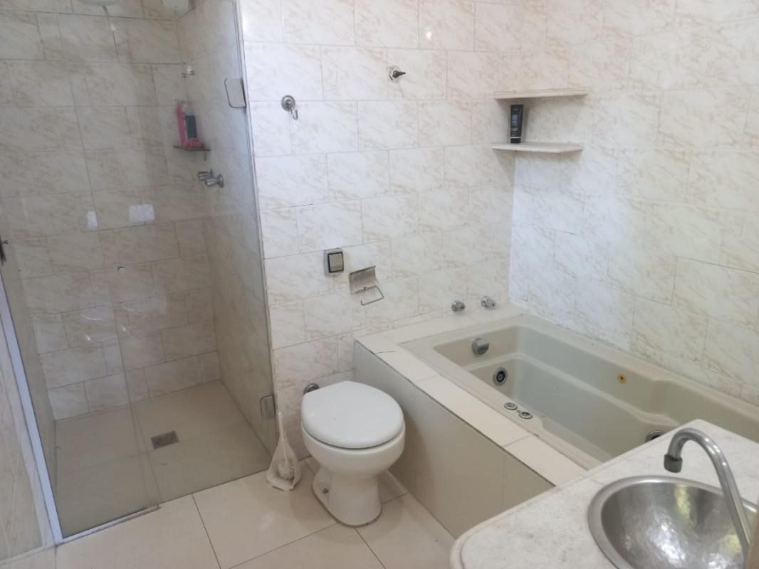 Casa, Itapoã, 4 Quartos, 5 Vagas, 1 Suíte
