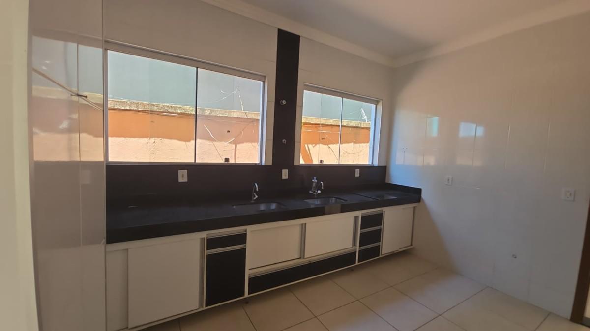 Casa, Trevo, 4 Quartos, 2 Vagas, 4 Suítes