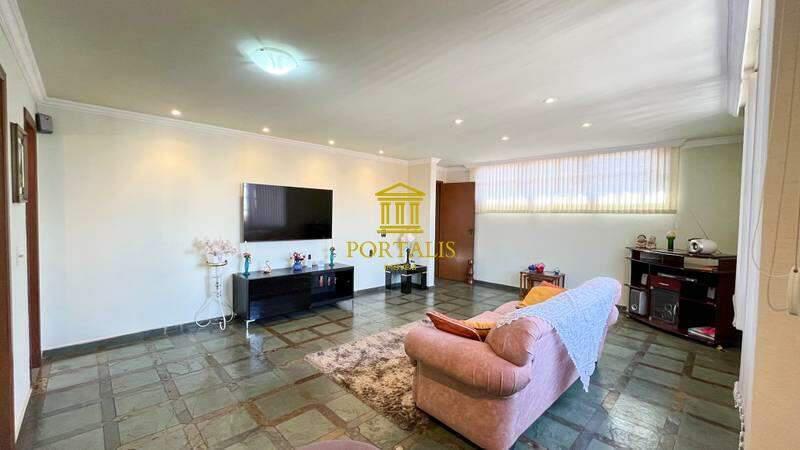 Casa, Luxemburgo, 5 Quartos, 4 Vagas, 2 Suítes