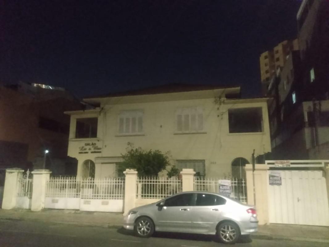 Casa, Floresta, 3 Quartos, 8 Vagas, 1 Suíte