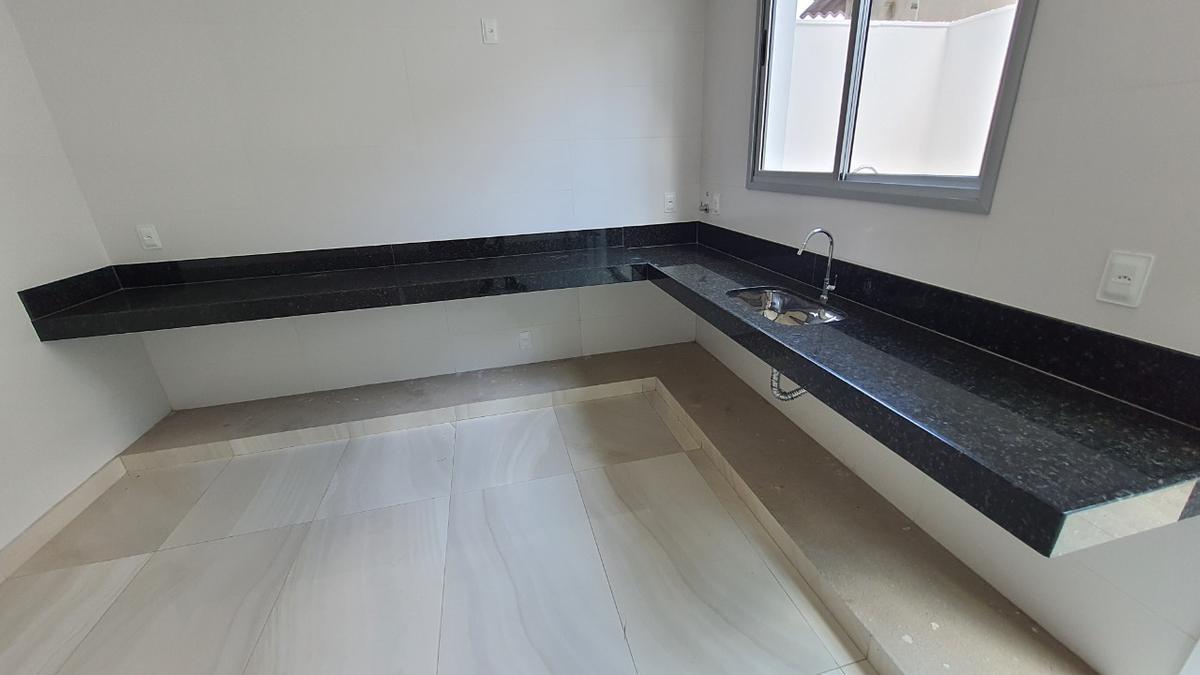 Casa, Centro, 3 Quartos, 2 Vagas, 1 Suíte