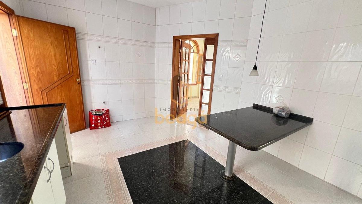 Casa, Castelo, 4 Quartos, 6 Vagas, 1 Suíte