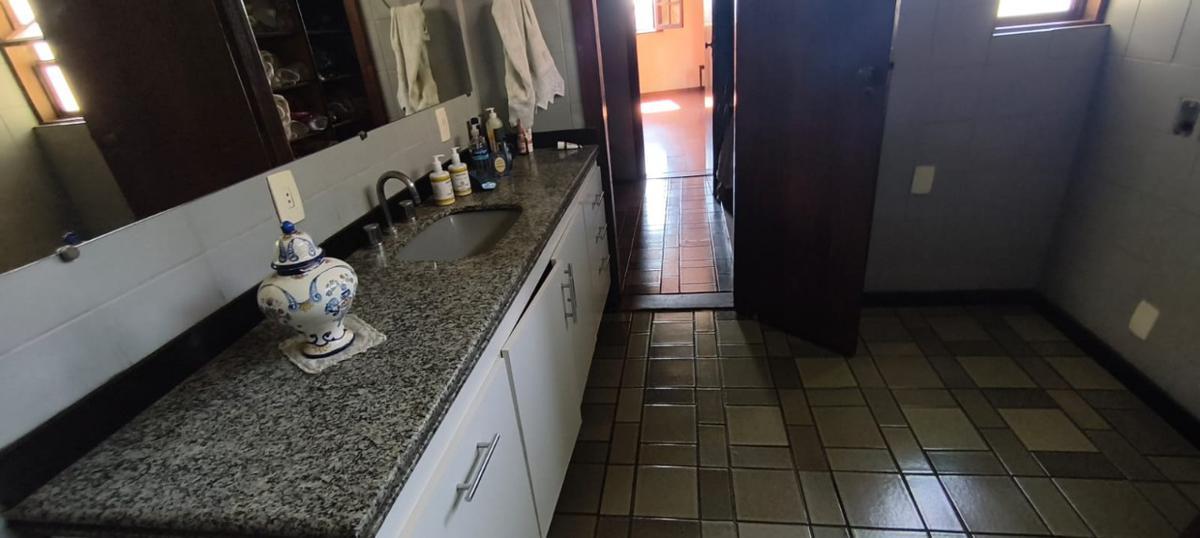 Casa, Santa Lúcia, 6 Quartos, 3 Vagas, 1 Suíte