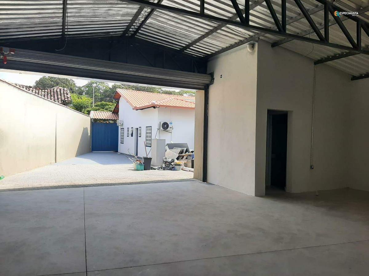 Galpão, Quarenta e Dois, 0 Quarto, 4 Vagas