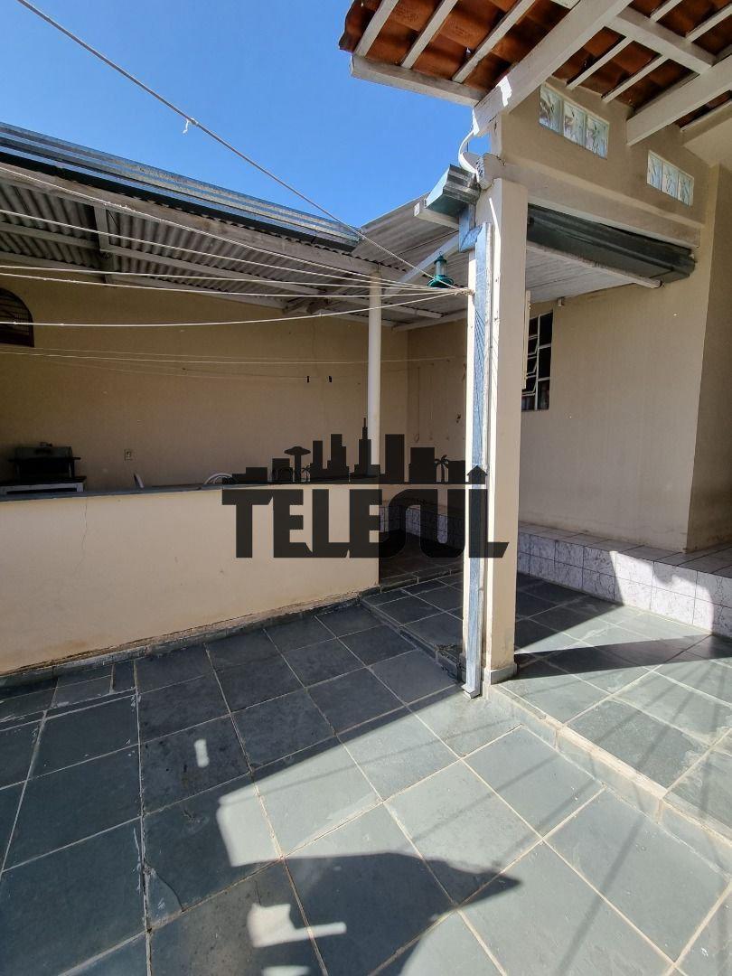 Casa, Pinheiros, 6 Quartos, 0 Vaga, 3 Suítes