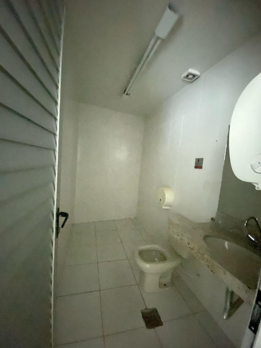 Prédio, Santa Cruz, 0 Quarto, 2 Vagas