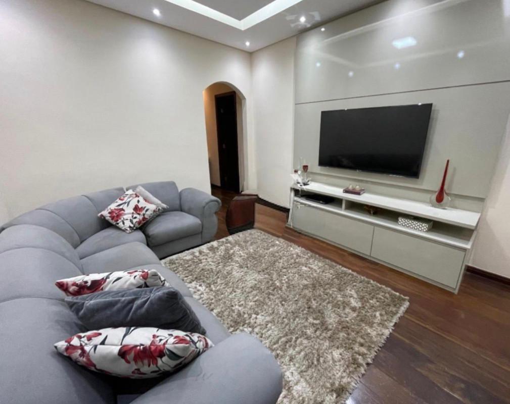 Casa, Milionários, 3 Quartos, 8 Vagas, 1 Suíte