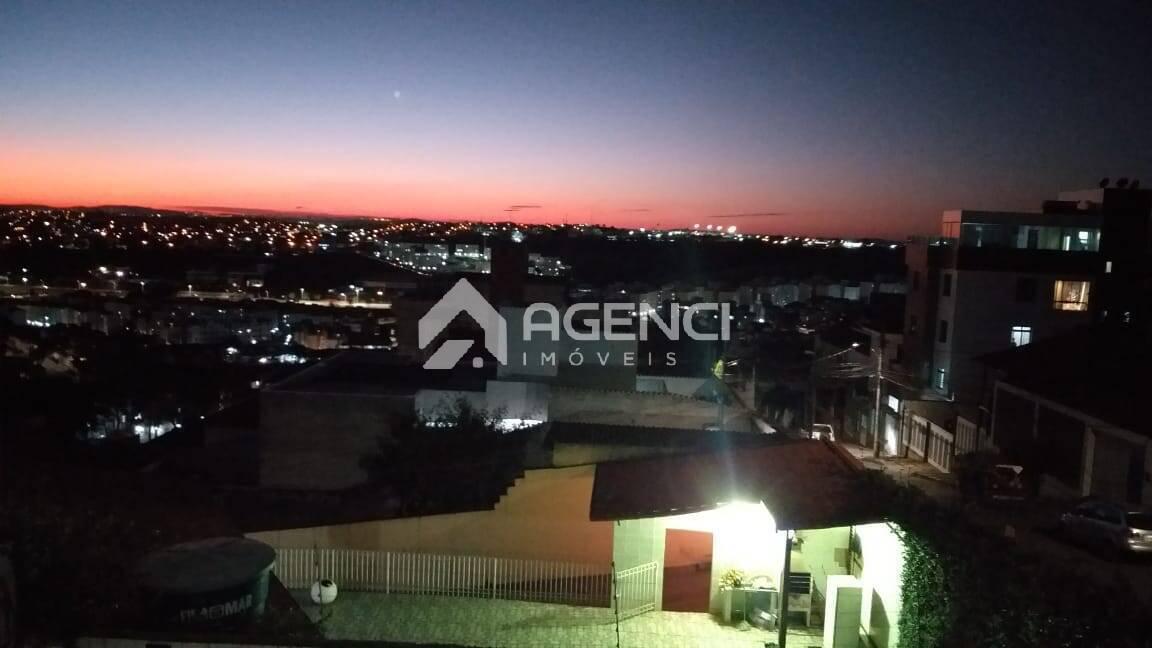 Casa, Camargos, 4 Quartos, 0 Vaga, 2 Suítes