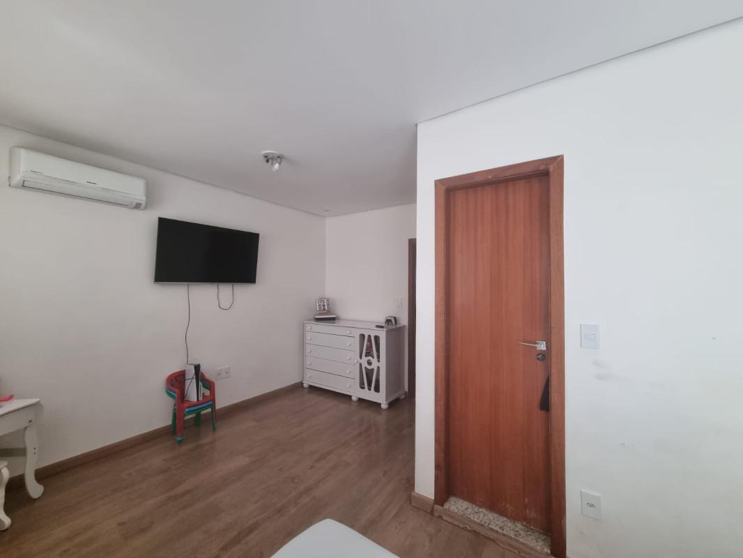 Casa, Europa, 3 Quartos, 2 Vagas, 1 Suíte