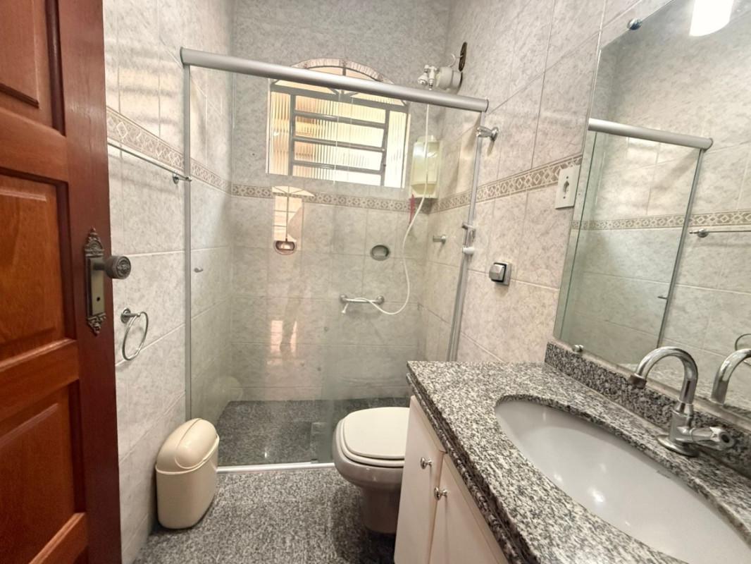 Casa, Sagrada Família, 4 Quartos, 2 Vagas, 1 Suíte