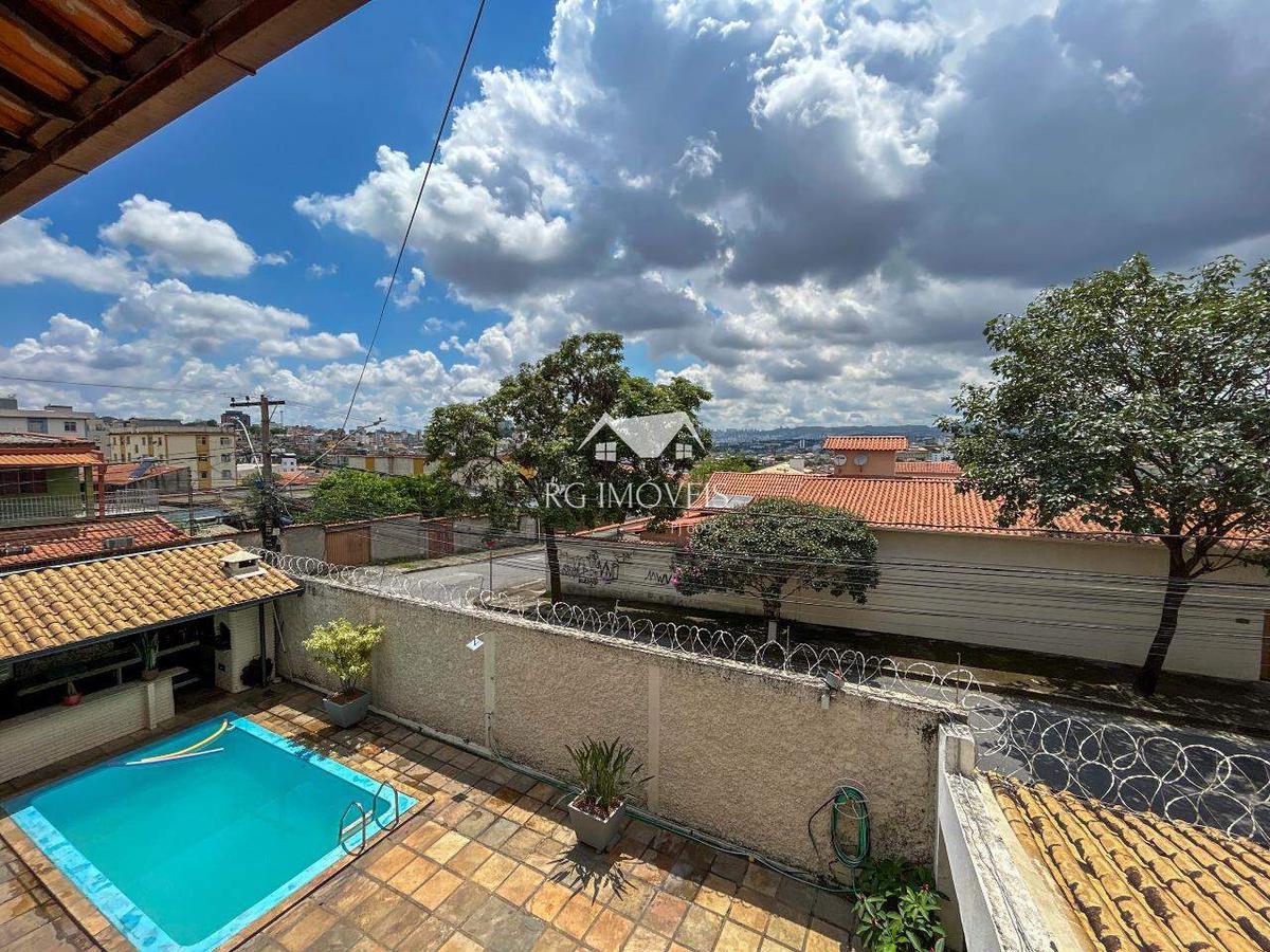 Casa, Santa Cruz Industrial, 4 Quartos, 4 Vagas, 2 Suítes