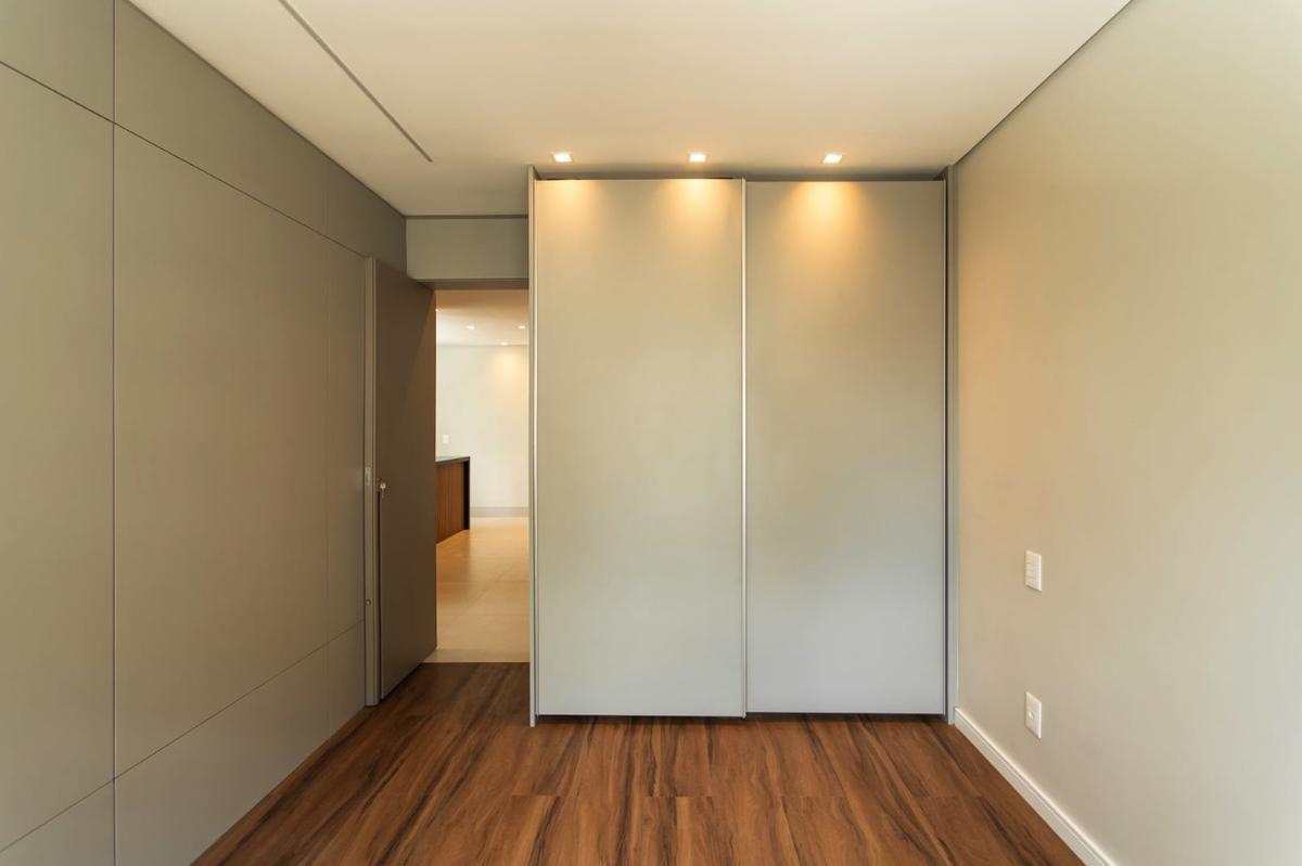 Apartamento, Funcionários, 2 Quartos, 2 Vagas, 1 Suíte