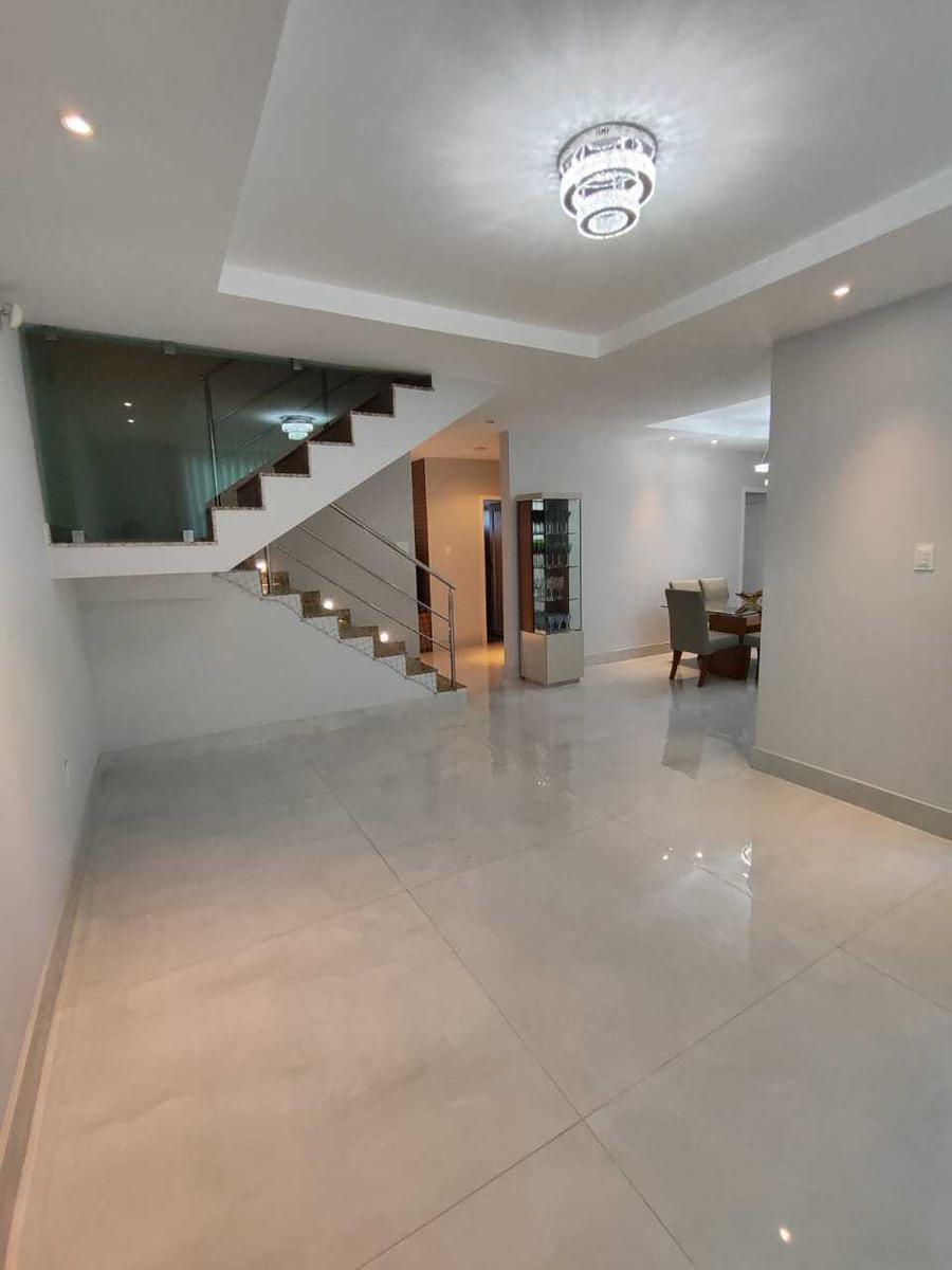 Casa, Castelo, 4 Quartos, 4 Vagas, 1 Suíte