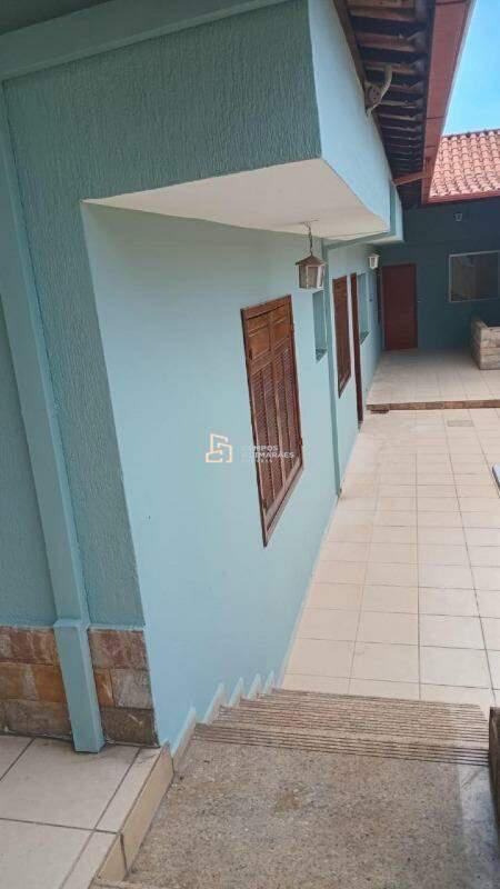 Casa Comercial, Barreiro, 4 Quartos, 5 Vagas, 1 Suíte