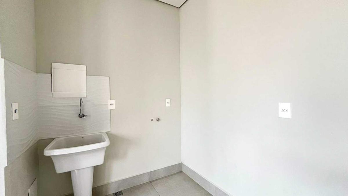 Cobertura, Centro, 2 Quartos, 0 Vaga, 4 Suítes