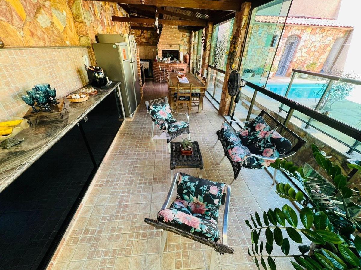 Casa, Santa Branca, 3 Quartos, 4 Vagas, 1 Suíte