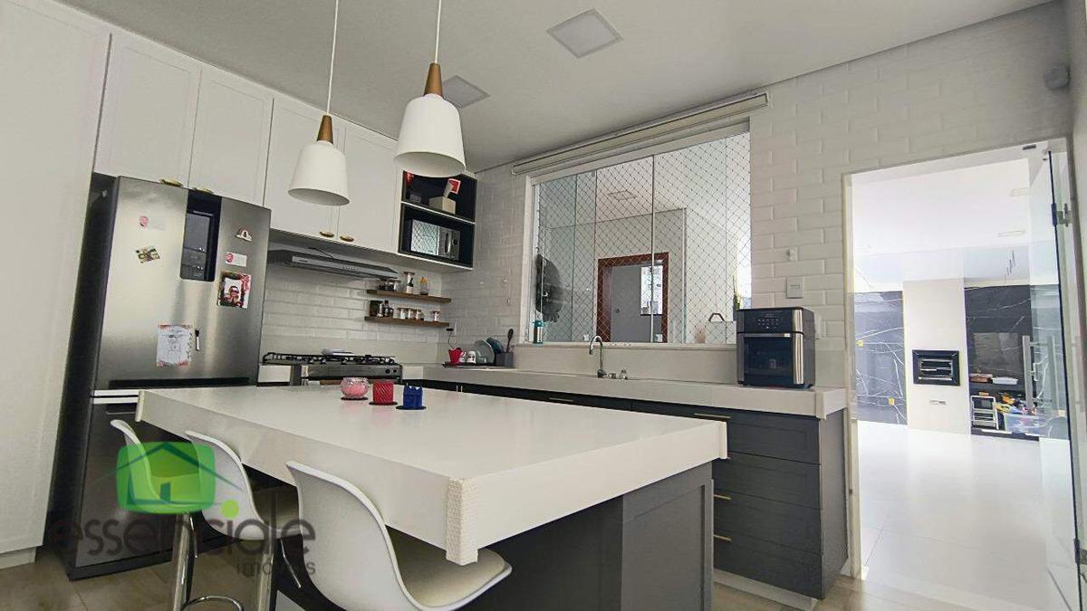 Casa, Europa, 3 Quartos, 4 Vagas, 1 Suíte