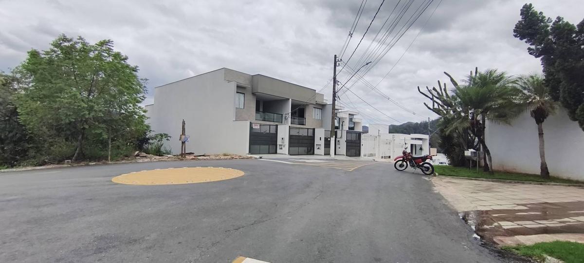 Casa, Alto Serenata, 3 Quartos, 2 Vagas, 1 Suíte