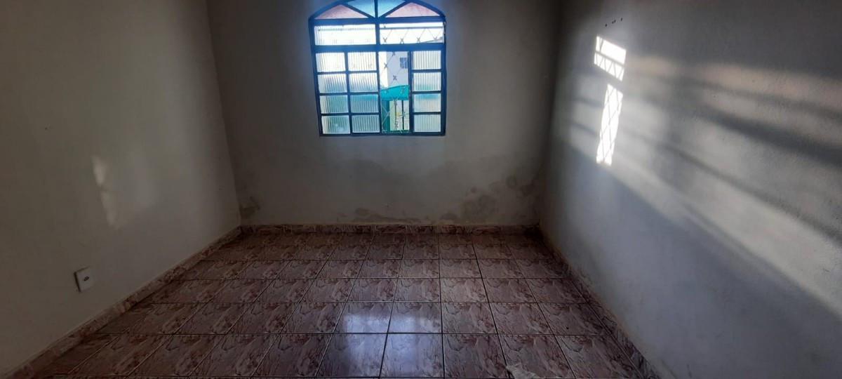 Casa, Cachoeirinha, 1 Quarto, 0 Vaga