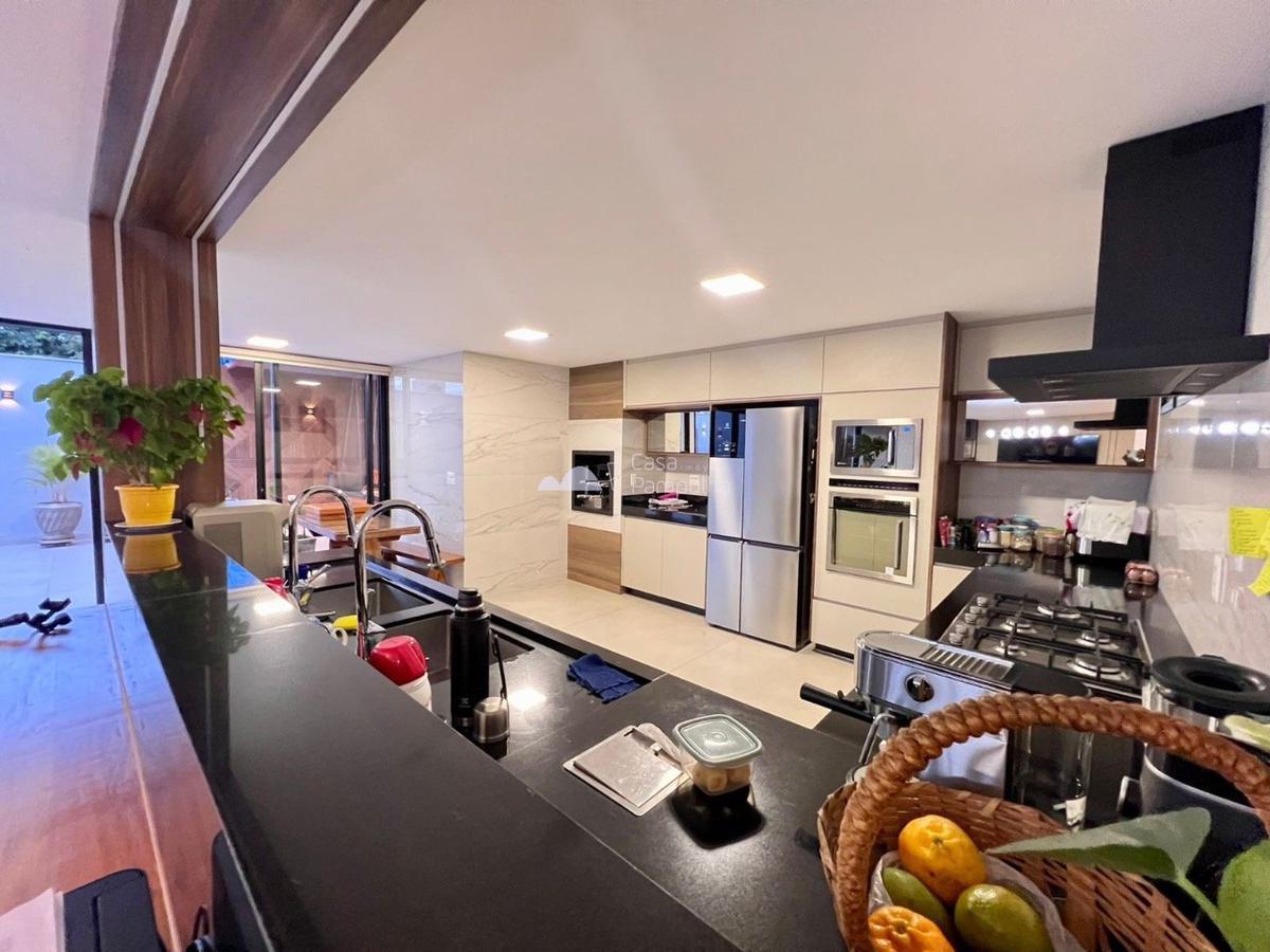 Casa, Itapoã, 3 Quartos, 4 Vagas, 3 Suítes