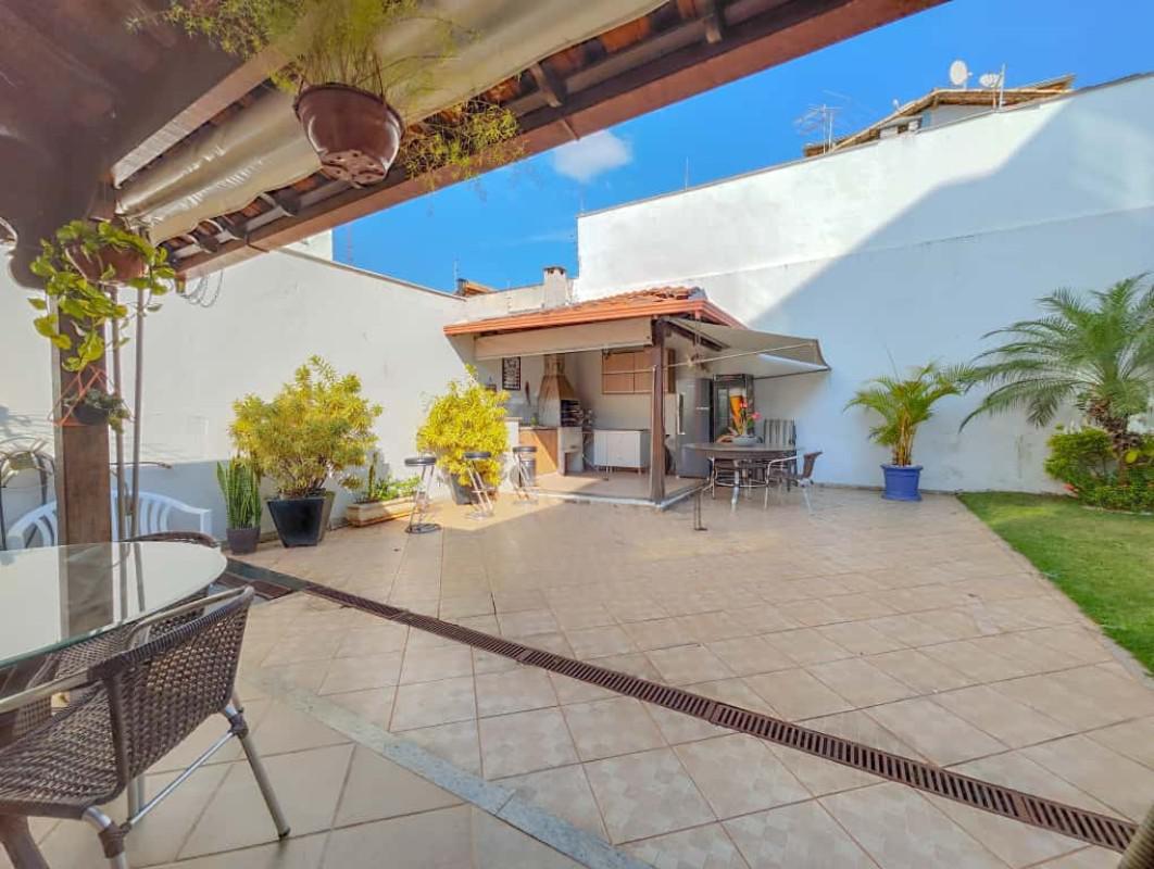 Casa, Castelo, 5 Quartos, 4 Vagas, 2 Suítes