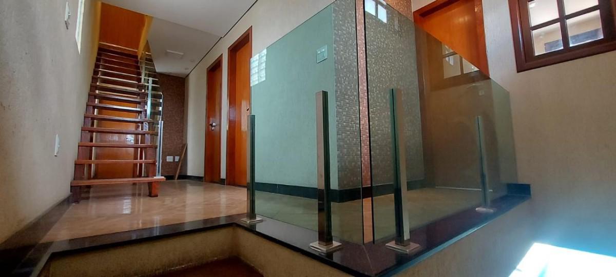 Casa, Trevo, 5 Quartos, 8 Vagas, 1 Suíte