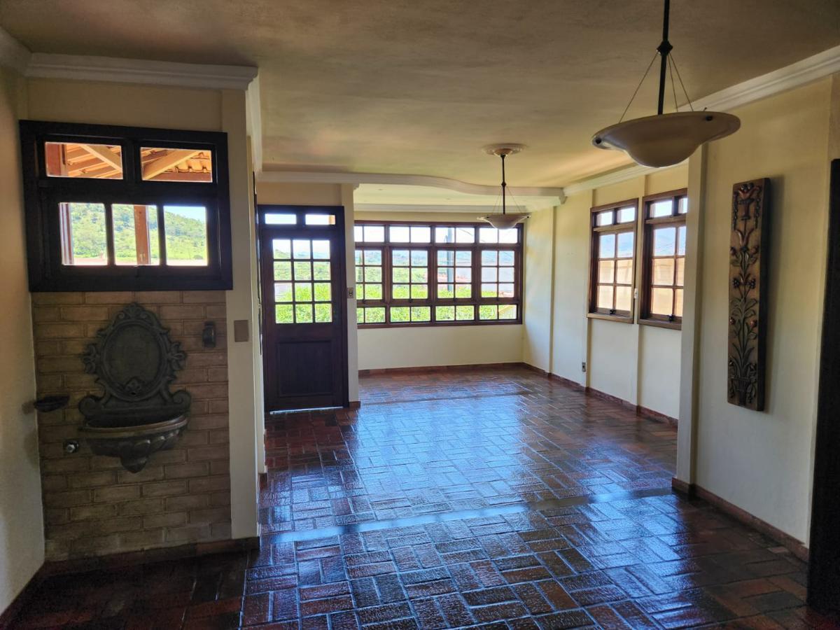 Casa, Novo Itabirito, 3 Quartos, 4 Vagas, 1 Suíte