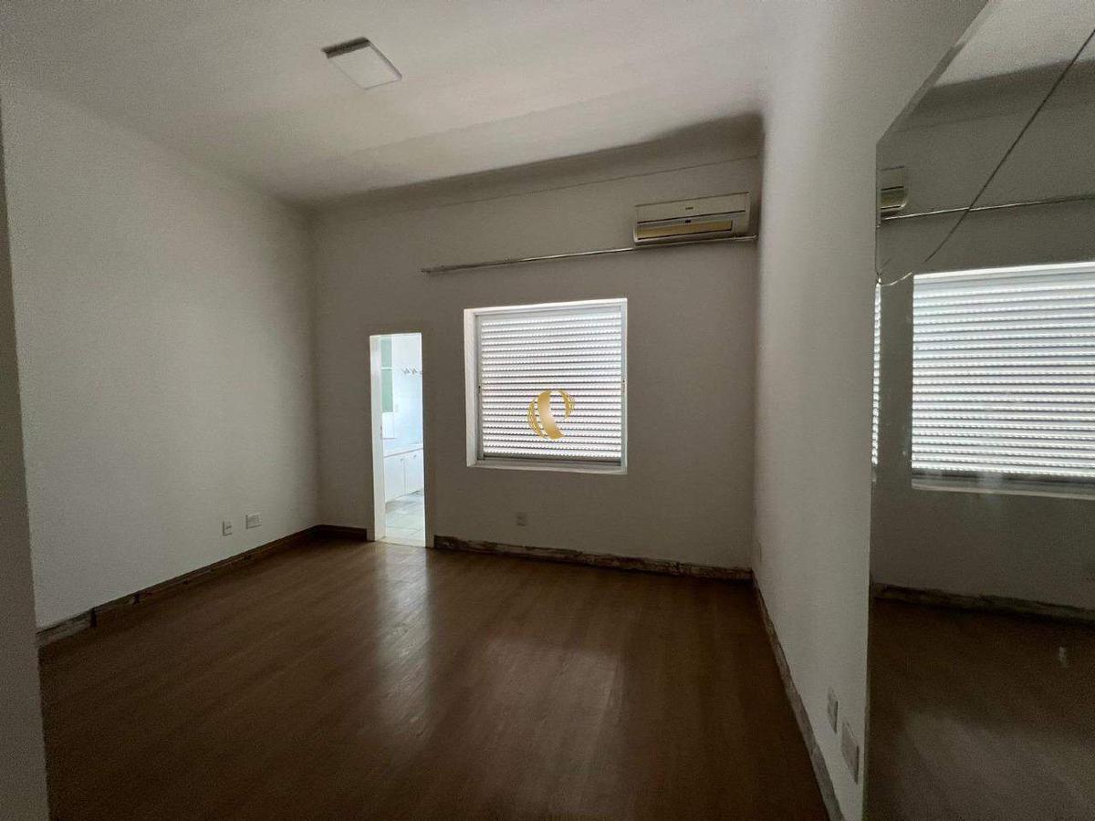 Casa, Centro, 8 Quartos, 15 Vagas, 2 Suítes