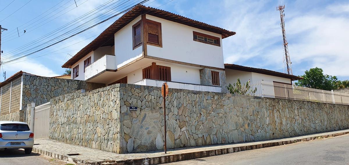 Casa, Centro, 3 Quartos, 6 Vagas, 1 Suíte