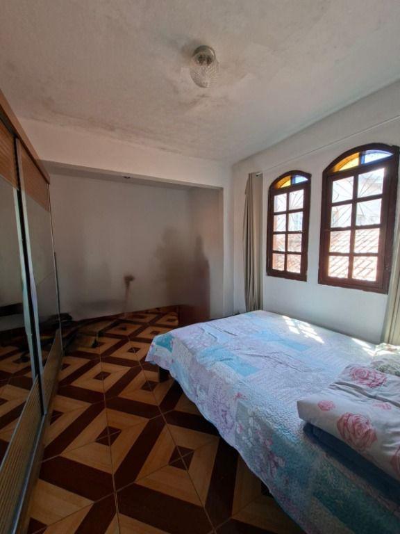 Casa, Centro, 4 Quartos, 0 Vaga