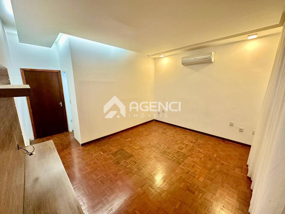 Casa, Parque Xangri-lá, 4 Quartos, 0 Vaga, 1 Suíte