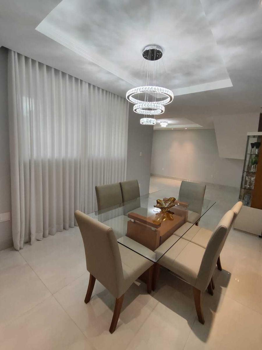 Casa, Castelo, 4 Quartos, 4 Vagas, 1 Suíte