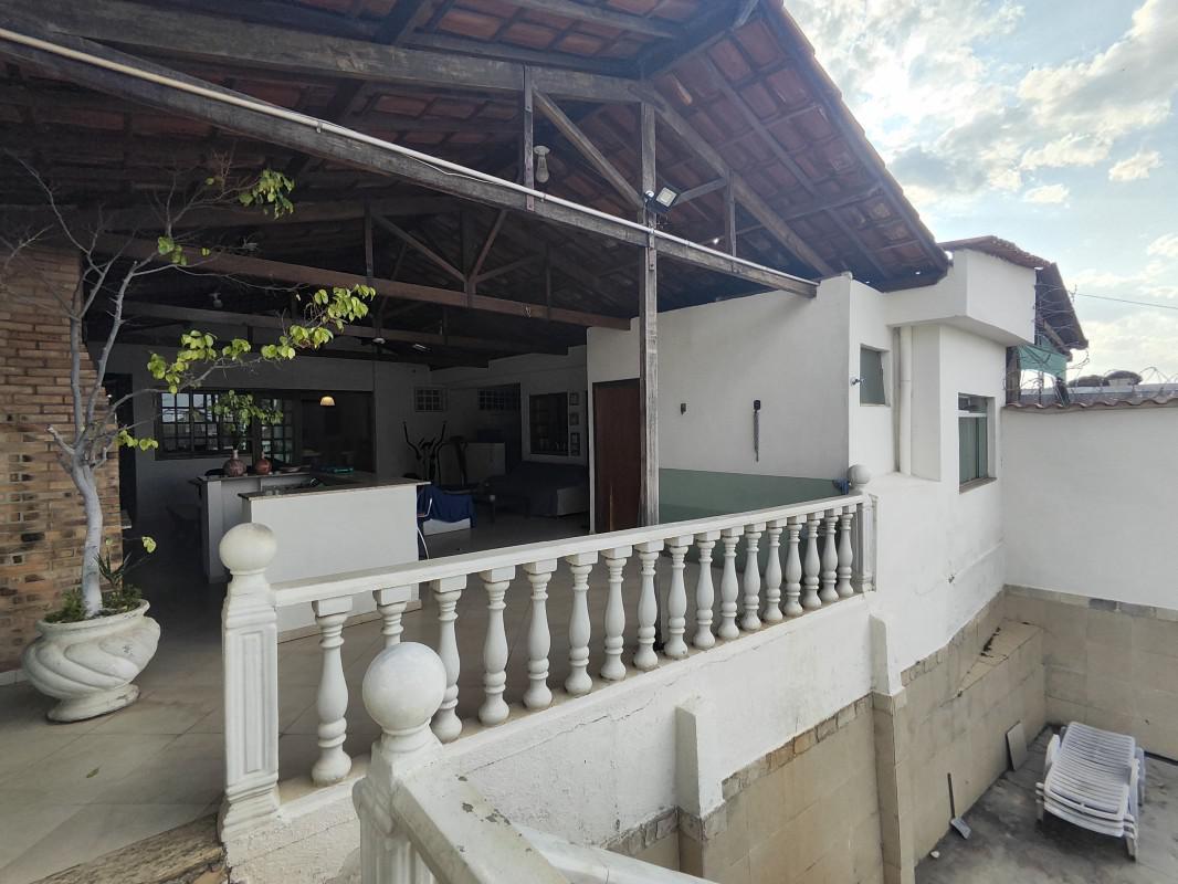 Casa, Concórdia, 5 Quartos, 4 Vagas, 2 Suítes