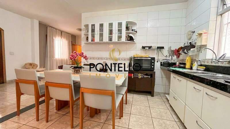 Casa, Buritis, 5 Quartos, 0 Vaga, 1 Suíte