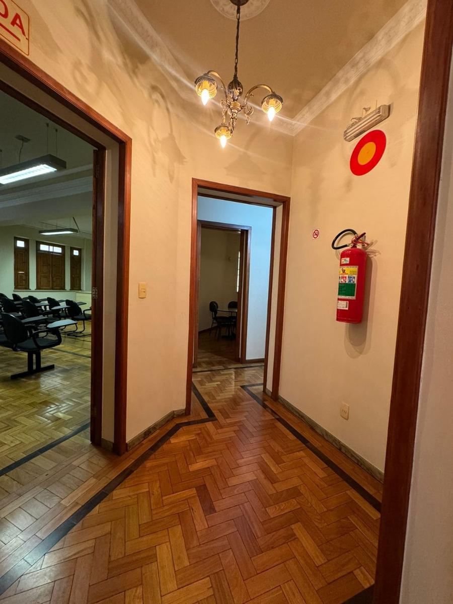 Casa, Funcionários, 10 Quartos, 30 Vagas, 5 Suítes