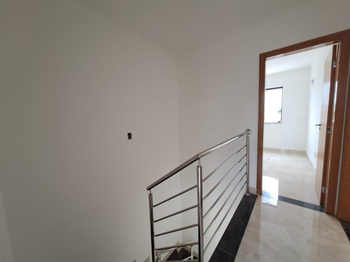 Casa, Santa Branca, 3 Quartos, 4 Vagas, 1 Suíte