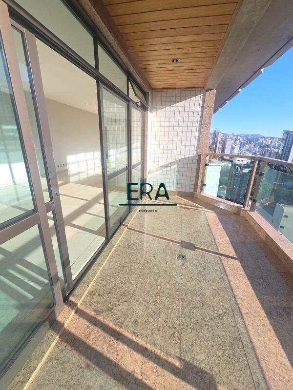 Cobertura, Funcionários, 5 Quartos, 4 Vagas, 4 Suítes