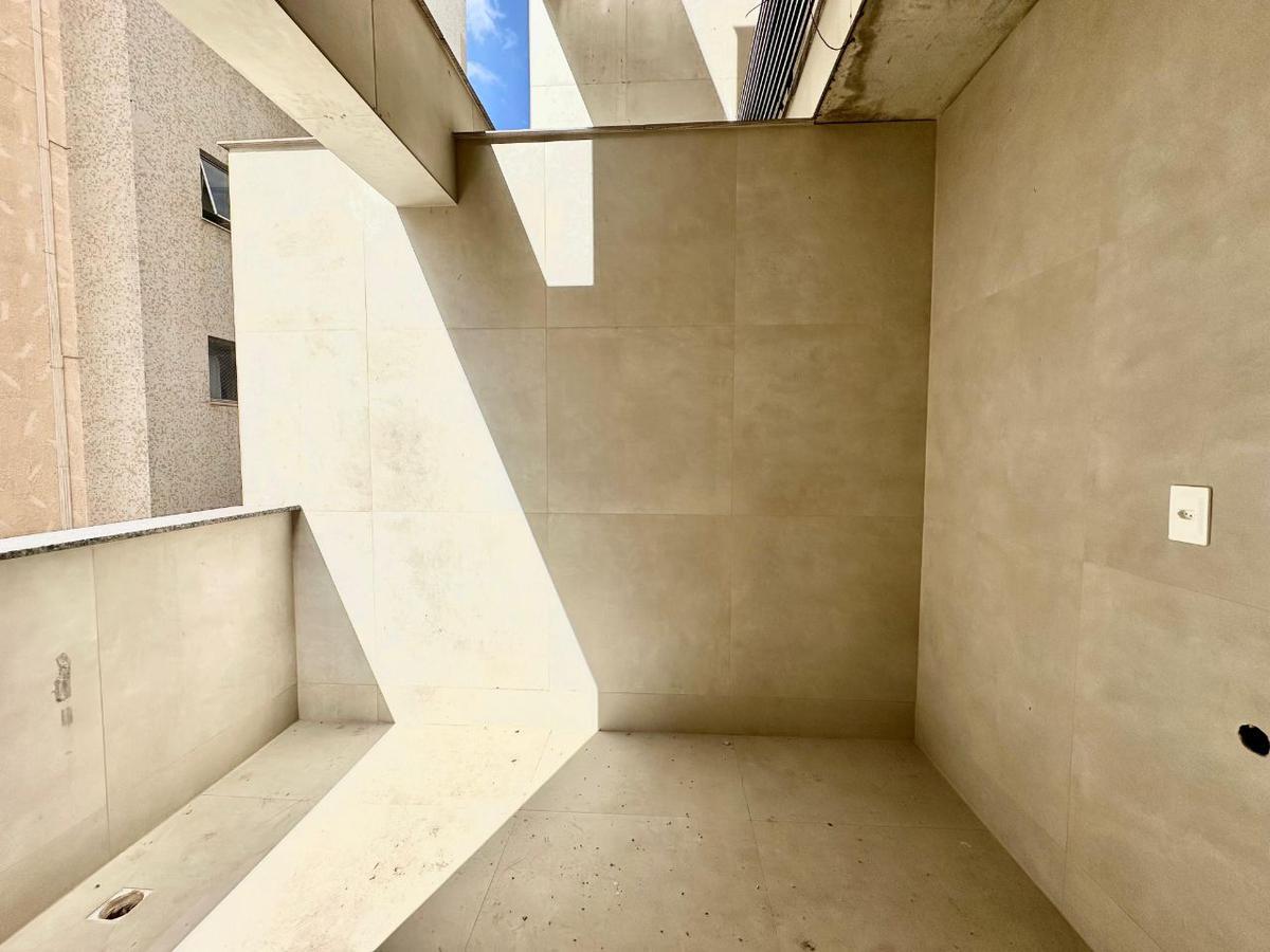 Apartamento, Funcionários, 2 Quartos, 2 Vagas, 1 Suíte