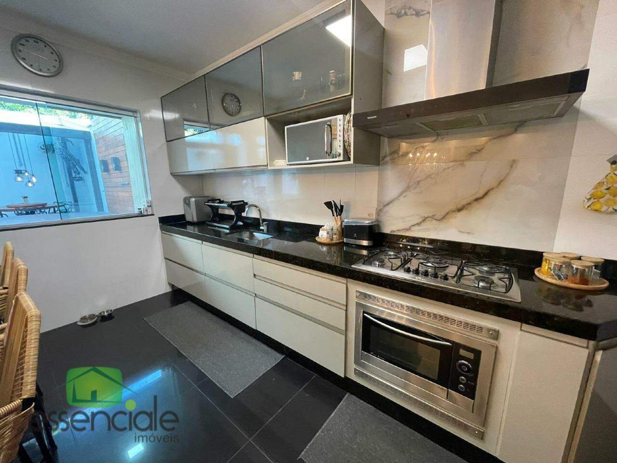 Casa, Europa, 3 Quartos, 3 Vagas, 1 Suíte