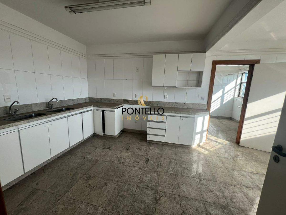 Cobertura, Centro, 4 Quartos, 2 Vagas, 1 Suíte